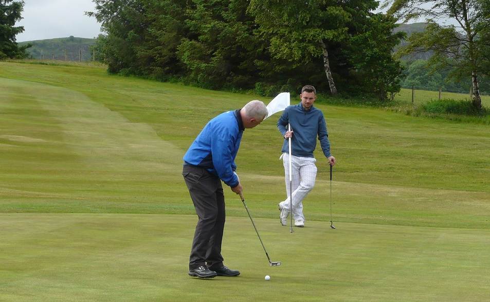 Maryhill golfer swinging club